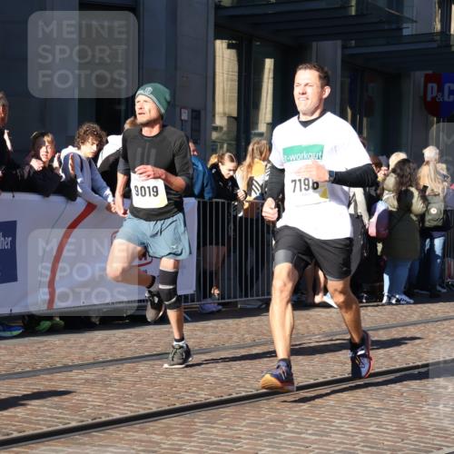 06.10.2024 - 19. swb-Marathon Bremen Strokosch-Dieckow http://msf.ph/oto/7374656 06.10.2024 10:40:58 Laufen 7196, 7743, 7964, 8095, 8329, 8331, 8517, 8571, 8656, 8831, 9019 meine-sportfotos.de