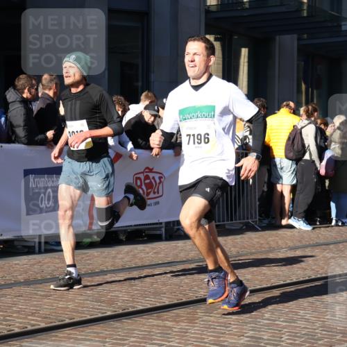 06.10.2024 - 19. swb-Marathon Bremen Strokosch-Dieckow http://msf.ph/oto/7374665 06.10.2024 10:40:58 Laufen 7196, 7743, 7964, 8095, 8329, 8331, 8517, 8571, 8656, 8831, 9019 meine-sportfotos.de