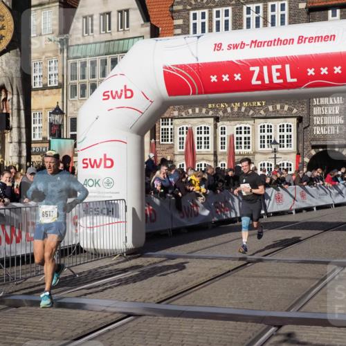 06.10.2024 - 19. swb-Marathon Bremen Luisa Fischer http://msf.ph/oto/7374673 06.10.2024 10:39:44 Ziel 7105, 8511, 9056 meine-sportfotos.de