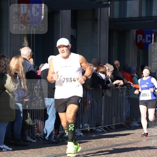 06.10.2024 - 19. swb-Marathon Bremen Strokosch-Dieckow http://msf.ph/oto/7374676 06.10.2024 10:40:59 Laufen 7743, 7964, 8095, 8331, 8517, 8571, 8656, 8831, 9019 meine-sportfotos.de