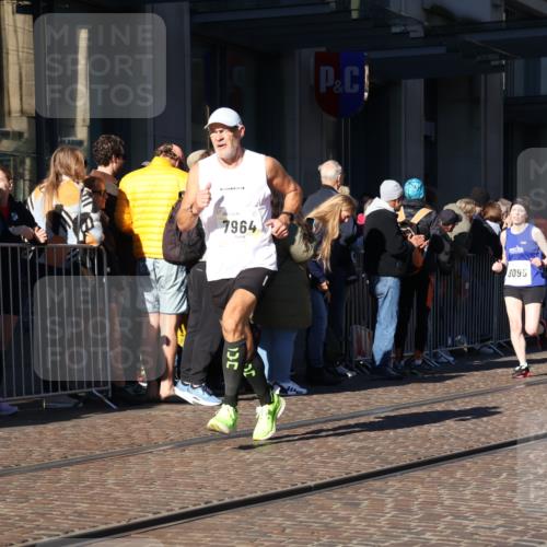 06.10.2024 - 19. swb-Marathon Bremen Strokosch-Dieckow http://msf.ph/oto/7374727 06.10.2024 10:41:00 Laufen 7964, 8095, 8331, 8517, 8571, 8656, 8831, 9019 meine-sportfotos.de