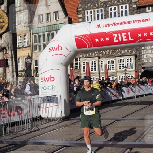 06.10.2024 - 19. swb-Marathon Bremen Luisa Fischer http://msf.ph/oto/7374733 06.10.2024 10:40:09 Ziel 8341, 8627, 9036, 9087 meine-sportfotos.de