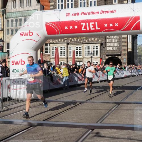 06.10.2024 - 19. swb-Marathon Bremen Luisa Fischer http://msf.ph/oto/7374775 06.10.2024 10:40:18 Ziel 7649, 8447, 8974 meine-sportfotos.de