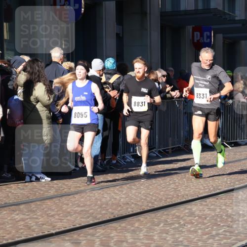 06.10.2024 - 19. swb-Marathon Bremen Strokosch-Dieckow http://msf.ph/oto/7374786 06.10.2024 10:41:01 Laufen 7964, 8095, 8331, 8517, 8571, 8656, 8831, 9019 meine-sportfotos.de