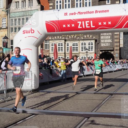 06.10.2024 - 19. swb-Marathon Bremen Luisa Fischer http://msf.ph/oto/7374797 06.10.2024 10:40:18 Ziel 7649, 8447, 8974 meine-sportfotos.de