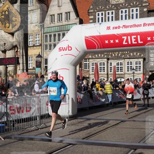 06.10.2024 - 19. swb-Marathon Bremen Luisa Fischer http://msf.ph/oto/7374946 06.10.2024 10:40:49 Ziel 8120, 8180, 8220, 8390, 8544, 9052 meine-sportfotos.de