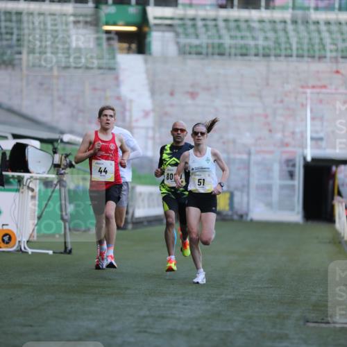 06.10.2024 - 19. swb-Marathon Bremen Yannick Fuchs http://msf.ph/oto/7374960 06.10.2024 10:16:39 Laufen im Stadion 44, 51, 7498, 8080, 8559, 8600 meine-sportfotos.de