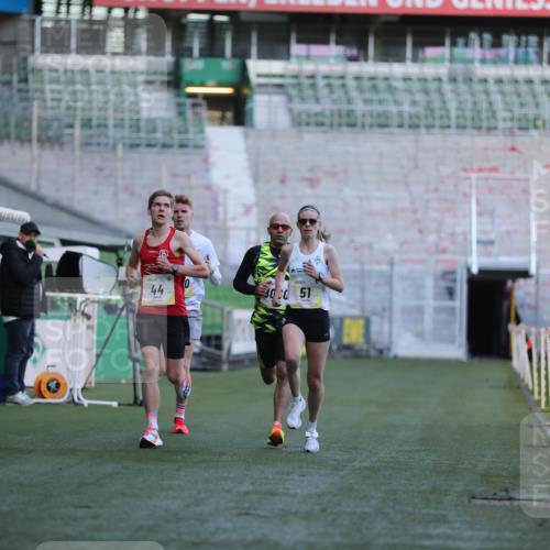 06.10.2024 - 19. swb-Marathon Bremen Yannick Fuchs http://msf.ph/oto/7374978 06.10.2024 10:16:39 Laufen im Stadion 44, 51, 7498, 8080, 8559, 8600 meine-sportfotos.de