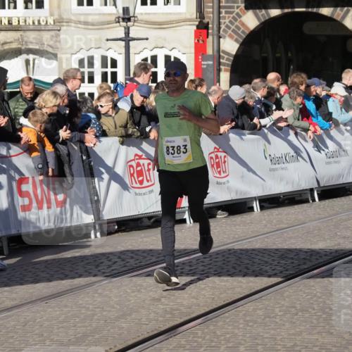 06.10.2024 - 19. swb-Marathon Bremen Luisa Fischer http://msf.ph/oto/7374979 06.10.2024 10:41:01 Ziel 8383, 8642 meine-sportfotos.de