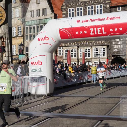 06.10.2024 - 19. swb-Marathon Bremen Luisa Fischer http://msf.ph/oto/7374998 06.10.2024 10:41:04 Ziel 7196, 7743, 8329, 8383, 8642 meine-sportfotos.de