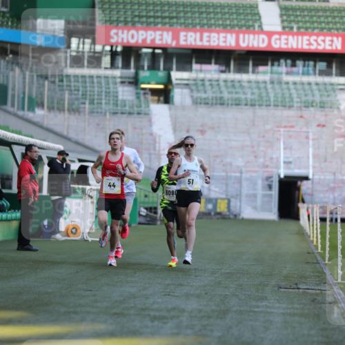 06.10.2024 - 19. swb-Marathon Bremen Yannick Fuchs http://msf.ph/oto/7375003 06.10.2024 10:16:40 Laufen im Stadion 44, 51, 7498, 8080, 8559, 8600 meine-sportfotos.de