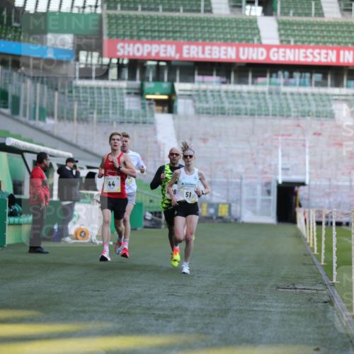 06.10.2024 - 19. swb-Marathon Bremen Yannick Fuchs http://msf.ph/oto/7375009 06.10.2024 10:16:40 Laufen im Stadion 44, 51, 7498, 8080, 8559, 8600 meine-sportfotos.de