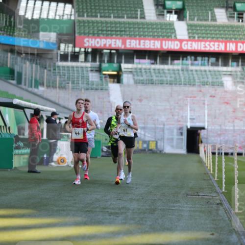 06.10.2024 - 19. swb-Marathon Bremen Yannick Fuchs http://msf.ph/oto/7375011 06.10.2024 10:16:40 Laufen im Stadion 44, 51, 7498, 8080, 8559, 8600 meine-sportfotos.de