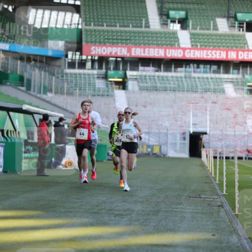 06.10.2024 - 19. swb-Marathon Bremen Yannick Fuchs http://msf.ph/oto/7375016 06.10.2024 10:16:40 Laufen im Stadion 44, 51, 7498, 8080, 8559, 8600 meine-sportfotos.de