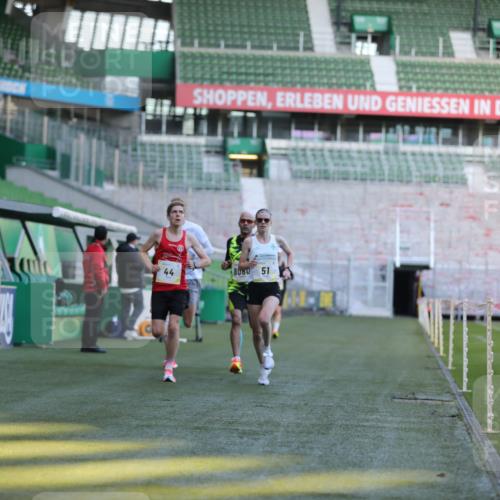 06.10.2024 - 19. swb-Marathon Bremen Yannick Fuchs http://msf.ph/oto/7375025 06.10.2024 10:16:40 Laufen im Stadion 44, 51, 7498, 8080, 8559, 8600 meine-sportfotos.de
