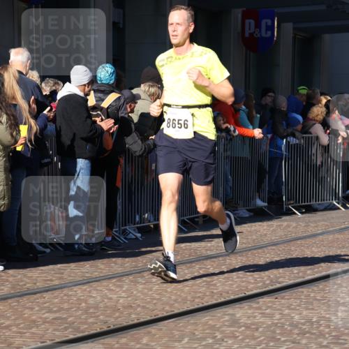 06.10.2024 - 19. swb-Marathon Bremen Strokosch-Dieckow http://msf.ph/oto/7375044 06.10.2024 10:41:06 Laufen 8095, 8444, 8446, 8517, 8571, 8656 meine-sportfotos.de