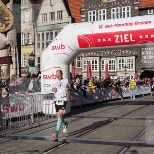 06.10.2024 - 19. swb-Marathon Bremen Luisa Fischer http://msf.ph/oto/7375049 06.10.2024 10:41:07 Ziel 7196, 7743, 8329, 8383, 8642, 9019 meine-sportfotos.de