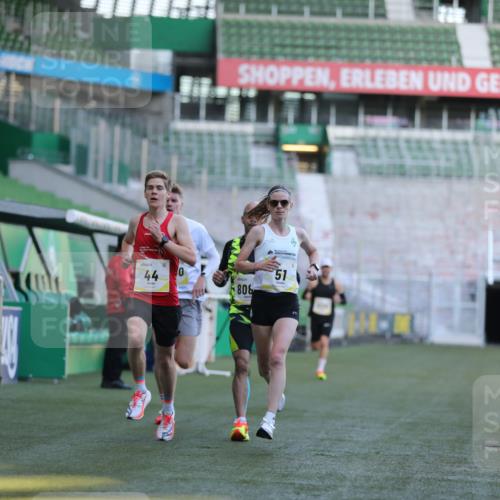 06.10.2024 - 19. swb-Marathon Bremen Yannick Fuchs http://msf.ph/oto/7375052 06.10.2024 10:16:41 Laufen im Stadion 44, 51, 7498, 8080, 8211, 8559, 8600 meine-sportfotos.de