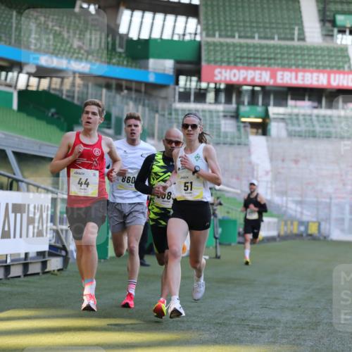 06.10.2024 - 19. swb-Marathon Bremen Yannick Fuchs http://msf.ph/oto/7375065 06.10.2024 10:16:42 Laufen im Stadion 44, 51, 7498, 8080, 8211, 8559, 8600 meine-sportfotos.de