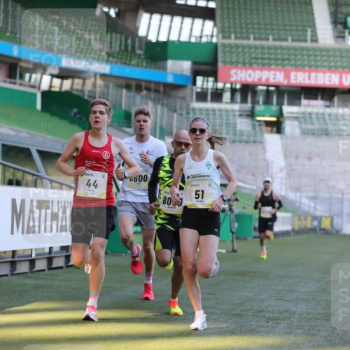 06.10.2024 - 19. swb-Marathon Bremen Yannick Fuchs http://msf.ph/oto/7375079 06.10.2024 10:16:42 Laufen im Stadion 44, 51, 7498, 8080, 8211, 8559, 8600 meine-sportfotos.de