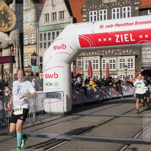 06.10.2024 - 19. swb-Marathon Bremen Luisa Fischer http://msf.ph/oto/7375086 06.10.2024 10:41:07 Ziel 7196, 7743, 8329, 8383, 8642, 9019 meine-sportfotos.de