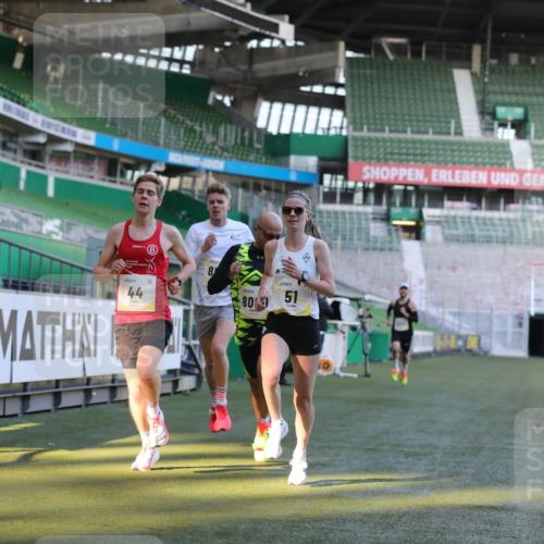 06.10.2024 - 19. swb-Marathon Bremen Yannick Fuchs http://msf.ph/oto/7375112 06.10.2024 10:16:43 Laufen im Stadion 44, 51, 7498, 8080, 8211, 8559, 8600 meine-sportfotos.de
