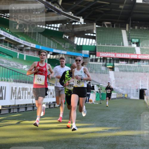 06.10.2024 - 19. swb-Marathon Bremen Yannick Fuchs http://msf.ph/oto/7375118 06.10.2024 10:16:43 Laufen im Stadion 44, 51, 7498, 8080, 8211, 8559, 8600 meine-sportfotos.de
