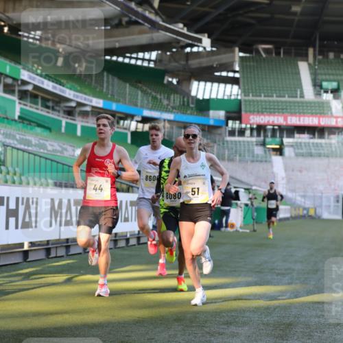 06.10.2024 - 19. swb-Marathon Bremen Yannick Fuchs http://msf.ph/oto/7375127 06.10.2024 10:16:43 Laufen im Stadion 44, 51, 7498, 8080, 8211, 8559, 8600 meine-sportfotos.de