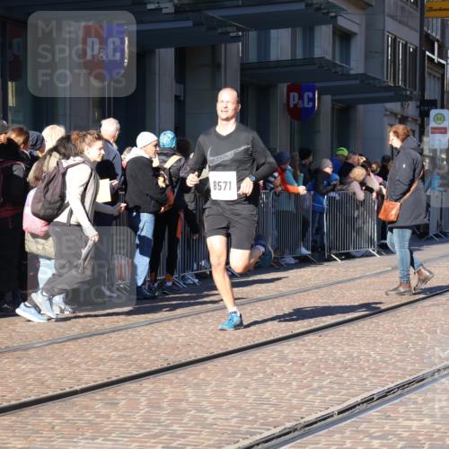 06.10.2024 - 19. swb-Marathon Bremen Strokosch-Dieckow http://msf.ph/oto/7375194 06.10.2024 10:41:09 Laufen 8444, 8446, 8517, 8571, 8656 meine-sportfotos.de