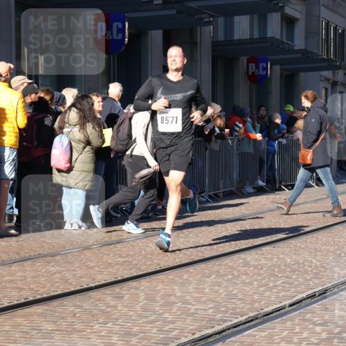 06.10.2024 - 19. swb-Marathon Bremen Strokosch-Dieckow http://msf.ph/oto/7375207 06.10.2024 10:41:09 Laufen 8444, 8446, 8517, 8571, 8656 meine-sportfotos.de