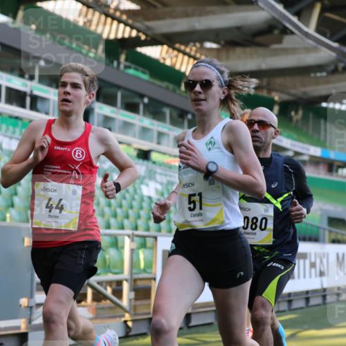 06.10.2024 - 19. swb-Marathon Bremen Yannick Fuchs http://msf.ph/oto/7375225 06.10.2024 10:16:44 Laufen im Stadion 44, 51, 7498, 8080, 8211, 8559, 8600 meine-sportfotos.de