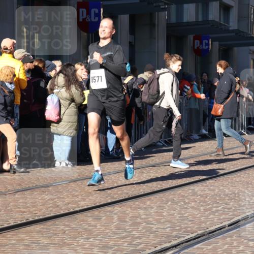 06.10.2024 - 19. swb-Marathon Bremen Strokosch-Dieckow http://msf.ph/oto/7375227 06.10.2024 10:41:09 Laufen 8444, 8446, 8517, 8571, 8656 meine-sportfotos.de