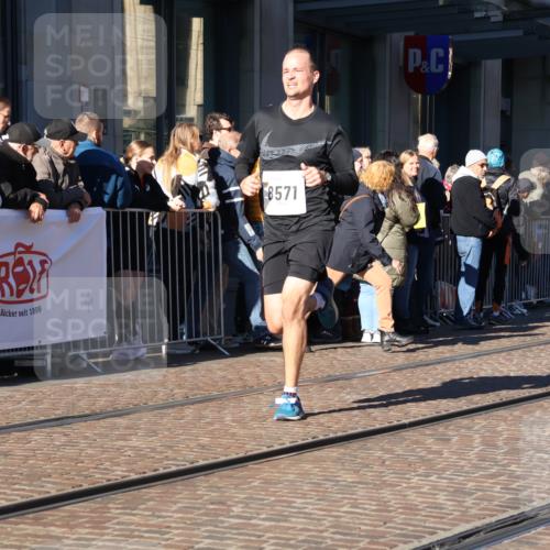 06.10.2024 - 19. swb-Marathon Bremen Strokosch-Dieckow http://msf.ph/oto/7375239 06.10.2024 10:41:10 Laufen 8444, 8446, 8517, 8571, 8656 meine-sportfotos.de