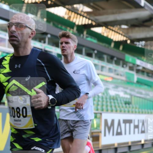 06.10.2024 - 19. swb-Marathon Bremen Yannick Fuchs http://msf.ph/oto/7375255 06.10.2024 10:16:45 Laufen im Stadion 44, 51, 7498, 8080, 8211, 8559, 8600 meine-sportfotos.de