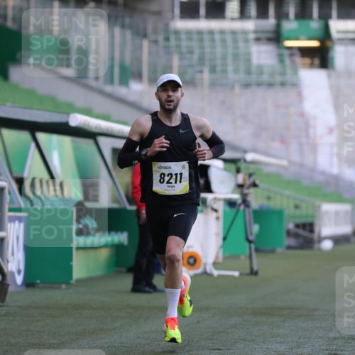 06.10.2024 - 19. swb-Marathon Bremen Yannick Fuchs http://msf.ph/oto/7375269 06.10.2024 10:16:46 Laufen im Stadion 44, 51, 7498, 8080, 8211, 8559, 8600 meine-sportfotos.de