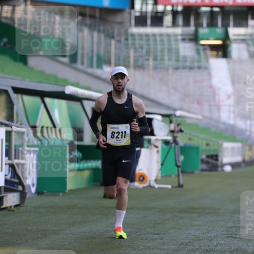 06.10.2024 - 19. swb-Marathon Bremen Yannick Fuchs http://msf.ph/oto/7375279 06.10.2024 10:16:46 Laufen im Stadion 44, 51, 7498, 8080, 8211, 8559, 8600 meine-sportfotos.de