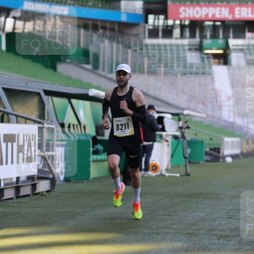 06.10.2024 - 19. swb-Marathon Bremen Yannick Fuchs http://msf.ph/oto/7375288 06.10.2024 10:16:46 Laufen im Stadion 44, 51, 7498, 8080, 8211, 8559, 8600 meine-sportfotos.de