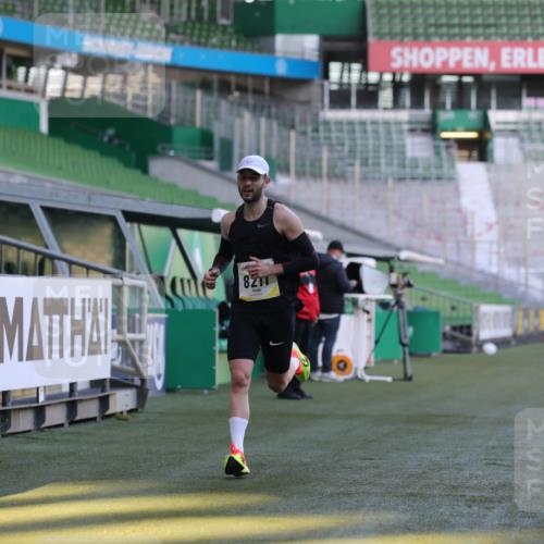 06.10.2024 - 19. swb-Marathon Bremen Yannick Fuchs http://msf.ph/oto/7375297 06.10.2024 10:16:46 Laufen im Stadion 44, 51, 7498, 8080, 8211, 8559, 8600 meine-sportfotos.de