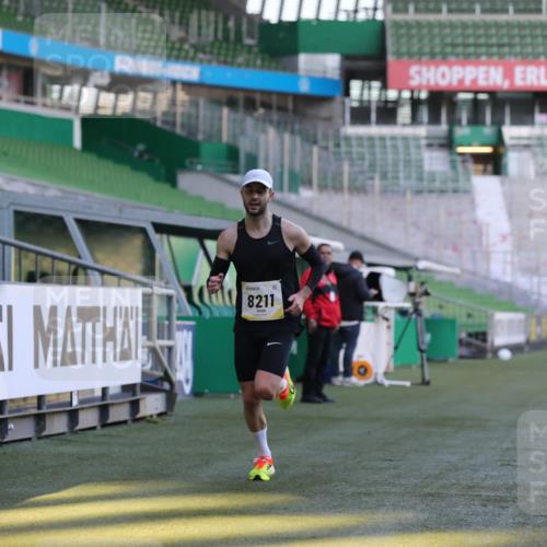 06.10.2024 - 19. swb-Marathon Bremen Yannick Fuchs http://msf.ph/oto/7375306 06.10.2024 10:16:46 Laufen im Stadion 44, 51, 7498, 8080, 8211, 8559, 8600 meine-sportfotos.de