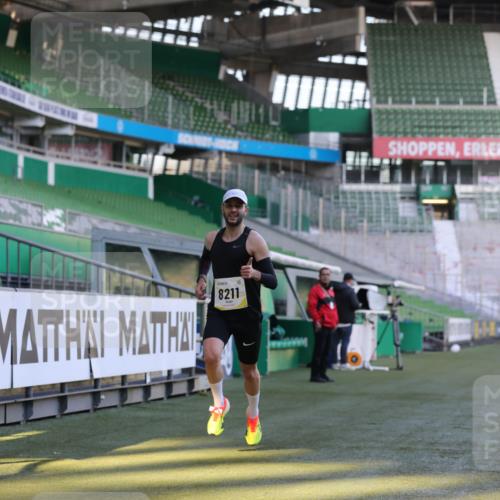 06.10.2024 - 19. swb-Marathon Bremen Yannick Fuchs http://msf.ph/oto/7375332 06.10.2024 10:16:47 Laufen im Stadion 44, 51, 7498, 8080, 8211, 8559, 8600 meine-sportfotos.de