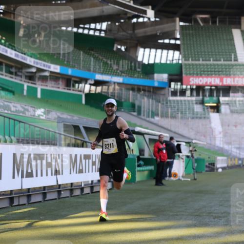 06.10.2024 - 19. swb-Marathon Bremen Yannick Fuchs http://msf.ph/oto/7375340 06.10.2024 10:16:47 Laufen im Stadion 44, 51, 7498, 8080, 8211, 8559, 8600 meine-sportfotos.de