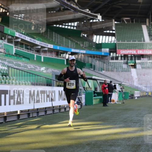 06.10.2024 - 19. swb-Marathon Bremen Yannick Fuchs http://msf.ph/oto/7375368 06.10.2024 10:16:47 Laufen im Stadion 44, 51, 7498, 8080, 8211, 8559, 8600 meine-sportfotos.de