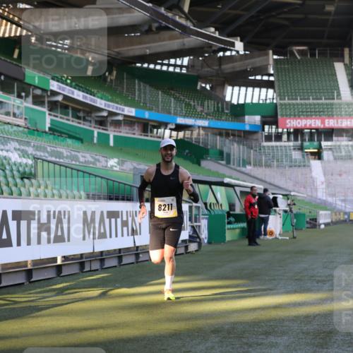 06.10.2024 - 19. swb-Marathon Bremen Yannick Fuchs http://msf.ph/oto/7375383 06.10.2024 10:16:47 Laufen im Stadion 44, 51, 7498, 8080, 8211, 8559, 8600 meine-sportfotos.de