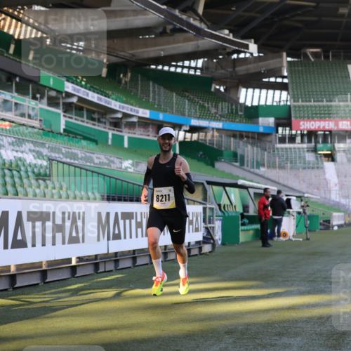 06.10.2024 - 19. swb-Marathon Bremen Yannick Fuchs http://msf.ph/oto/7375399 06.10.2024 10:16:48 Laufen im Stadion 44, 51, 7498, 8080, 8211, 8559, 8600 meine-sportfotos.de