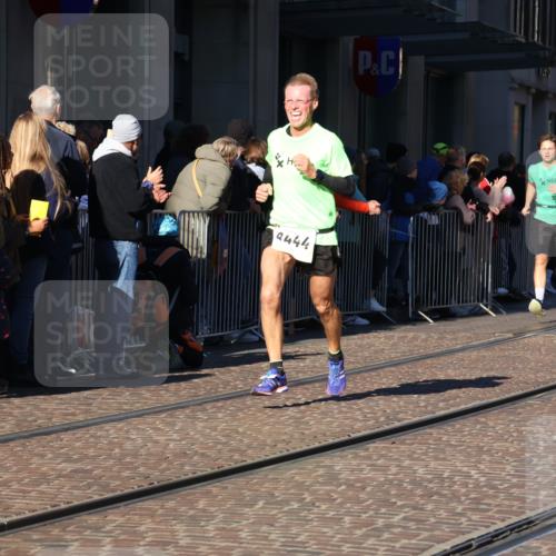 06.10.2024 - 19. swb-Marathon Bremen Strokosch-Dieckow http://msf.ph/oto/7375424 06.10.2024 10:41:37 Laufen 7033, 7081, 7496, 7523, 7579, 7605, 8000, 8060, 8441, 8444, 8446, 8785, 8796, 8992, 9026, 9064, 9082 meine-sportfotos.de