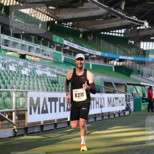 06.10.2024 - 19. swb-Marathon Bremen Yannick Fuchs http://msf.ph/oto/7375429 06.10.2024 10:16:48 Laufen im Stadion 44, 51, 7498, 8080, 8211, 8559, 8600 meine-sportfotos.de