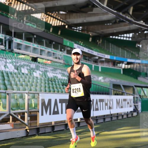 06.10.2024 - 19. swb-Marathon Bremen Yannick Fuchs http://msf.ph/oto/7375442 06.10.2024 10:16:48 Laufen im Stadion 44, 51, 7498, 8080, 8211, 8559, 8600 meine-sportfotos.de
