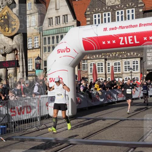 06.10.2024 - 19. swb-Marathon Bremen Luisa Fischer http://msf.ph/oto/7375446 06.10.2024 10:41:14 Ziel 7196, 7743, 7964, 8095, 8329, 8331, 8831, 9019 meine-sportfotos.de