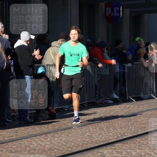 06.10.2024 - 19. swb-Marathon Bremen Strokosch-Dieckow http://msf.ph/oto/7375457 06.10.2024 10:41:39 Laufen 7033, 7081, 7363, 7496, 7523, 7579, 7605, 8000, 8060, 8441, 8444, 8446, 8785, 8796, 8992, 9026, 9064, 9082 meine-sportfotos.de
