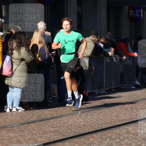 06.10.2024 - 19. swb-Marathon Bremen Strokosch-Dieckow http://msf.ph/oto/7375464 06.10.2024 10:41:40 Laufen 7033, 7081, 7363, 7496, 7523, 7579, 7605, 8000, 8060, 8441, 8444, 8446, 8654, 8785, 8796, 8992, 9026, 9064, 9082 meine-sportfotos.de